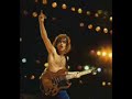 Angus Young tambi�n busca a el ni�ato del metro