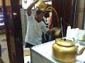 Houari prépare le thé - café faison d'or - Bab el Oued
