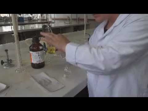 preparo - Este vídeo descreve a técnica e os materiais necessários para o preparo de uma solução padrão, cujo soluto e um padrão primário (material de referência ou ma...