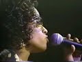 Alison Hinds sings in Spanish/Alison canta en espaņol Alison Hinds sings in Spanish/Alison canta en espaņol