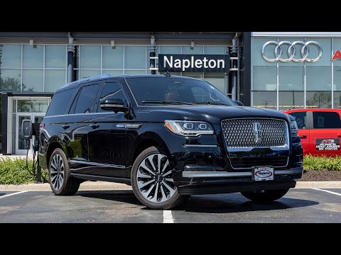 Used 2023 Infinite Black Metallic Clearcoat Lincoln Reserve image 1