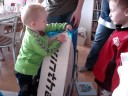 Marcus pakker gaver op 1