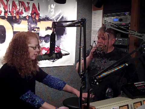 Comedian Hypnotist Rich Guzzi in the Banana 101.5 Studio.MP4