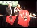 Sandra Cisneros en la convención de FLOC