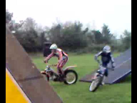 Xtreme_motorbikes_at_Iver_Carnival
