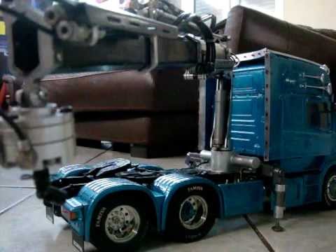 leimbach - Scania Torpedo echelle tamiya (1:14) avec grue hydraulique leimbach www.camions-rc.fr.