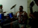 aca en california en el cotorreo con la familia! cantando la cumbia del rio.
