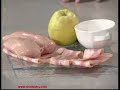 Pechugas de pollo rellenas de manzana atadas con bacon