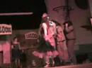la vidéo du spectacle au vvf de tregastel en 2006 haha. Avec en prime ma chute vidéo gag. Ca m'a fait un beau bleu XD.