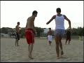 Ragazzi baresi ke giocano sulla spiaggia di Campomarino