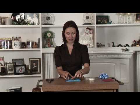 Holiday Celebrations : How to Wrap a Gift