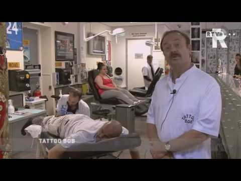 Tattoo Bob bij TV Rijnmond over het zetten van de tatoeages van Michael 