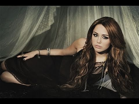 Miley Cyrus CAPRICHO Interview 0