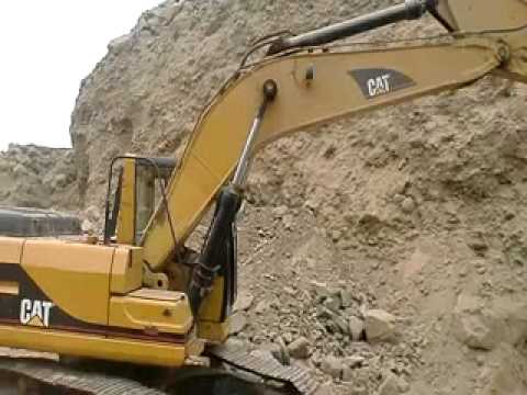 EXCAVADORA CAT - Máquina que se utiliza para realizar una excavación
