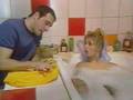 1- Un gars une fille dans la salle de bain (a)