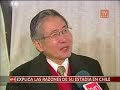 La Corte Suprema de Chile aprobó la extradición de Fujimori por 7 de los 13 delitos por los que la justicia peruana lo reclamaba.El prófugo Alberto Fujimori es entrevistado por la periodista Gabriela Ramírez en sus ultimas declaraciones antes de ser trasladado fuera de Chile con destino a su encierro en Lima. Haciendo gala de su típico cinismo, el sátrapa dice que su situación formaba parte de una estrategia de retorno al Perú en el cual Chile era sólo una escala.  No comenta (ni le preguntan) nada sobre su intento de burlar a la justicia postulando a una curul del Senado de Japón, miente al señalar que en el Perú no se le puede enjuiciar por algún otro delito, cuando lo único que prohibe el reglamento de la extradición es que se le procese por los cargos rechazados por la Corte Suprema de Chile. Por otra parte dice que 