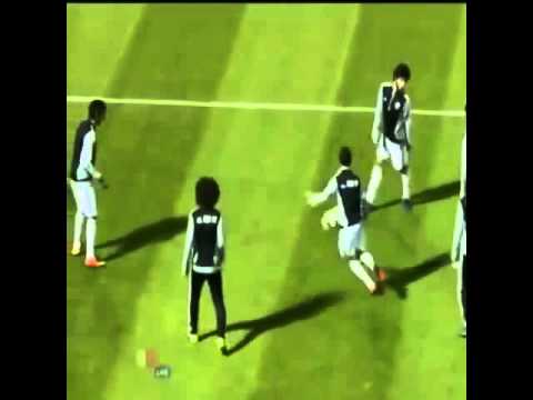 بالفيديو.. اللقطة التي أدخلت لاعب الامارات عموري العالمية بقوة