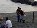videos de profughi sulla spiaggia!