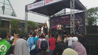 Tulus - Radja Live Perform @Cityplaza Jatinegara