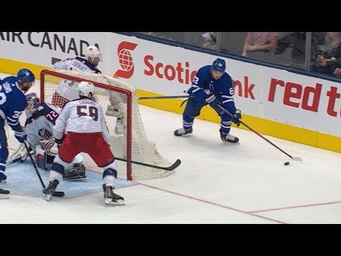 Tyler Ennis scores after a marvelous series of spins