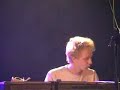 Première chanson de notre concert à La fonderie à Caen, les jambes tremblent, les doigts aussi mais la voix est là ouffff ! Tout premier concert de notre vie devant 150 personnes, un grand souvenir !Donnez votre avis et quelques conseils !!! Merci !