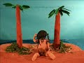 Un océano, una isla, dos palmeras, un naufrago, plastilina, corcho, 4 focos, una máquina de hacer fotos Todo mezclado por 3 individuos, puede dar como resultado esta breve historia.