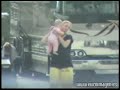 la joven pase� en brazos a su hija harlow de siete meses.