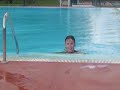 dia solitario en la piscina de toreno