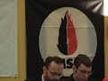 (Parte 2°)Una delegazione del Movimento Sociale-Fiamma Tricolore, composta da Gennaro Gargiulo, Segretario Amministrativo Nazionale, Roberto Bevilacqua, Vice Segretario Nazionale, e Alfio Di Marco, Dirigente Nazionale, ha partecipato, su invito di Antonio Martinez Cayuela e Juan Antonio Llopart, rispettivamente, Segretario Generale e Presidente del Movimiento Social Republicano (MSR), ai lavori delle III Jornadas de la disidencia: hacia un despertar eroico organizzate dal Círculo de Estudios La Emboscadura e dalle Ediciones Nueva República, che si sono svolte a Madrid dal 7 al 9 novembre 2008. Dopo il saluto di Gennaro Gargiulo, che ha anche ricordato le sue motivazioni in qualità di combattente della Repubblica Sociale Italiana nel periodo 43-45, Roberto Bevilacqua ha effettuato il seguente intervento.Cari Camerati,sono onorato del vostro invito e della vostra ospitalità e di poter portare i saluti del Movimento Sociale Fiamma Tricolore dellItalia, erede del Movimento Sociale Italiano di Giorgio Almirante. Molte affinità e tradizioni sono comuni tra Italia e Spagna: questa è la terra natale di Josè Antonio Primo De Rivera, capo della Falange Española e delle Juntas de Ofensiva Nacional-Sindicalista. Più di settanta anni fa i volontari italiani vennero a combattere contro il comunismo durante la Cruzada, in difesa della civiltà spagnola, cristiana ed europea. Oggi la stessa minaccia, anche se in altre forme, è in tutta Europa e nel mondo: il pericolo del mondialismo contro le tradizioni e le specificità nazionali, che è per la prima volta fortemente evidente, per lo meno in uno dei suoi aspetti, con la grave crisi dei mercati economico-finanziari mondiali. Il modello di crescita liberal- capitalista sta fallendo come il marxismo venti anni fa: è necessario, per loggi e per il domani, una terza via inspirata alle corporazioni e alla socializzazione delle aziende, al sindacalismo nazionale, contro il lavoro nero e lo sfruttamento dei lavoratori. Le istituzioni europee debbono comprendere il pericolo e preoccuparsi di questi problemi, prima che altri falsi problemi come le discriminazioni razziale, religiosa e sessuale: in altre parti del mondo queste discriminazioni sono molto più evidenti contro gli europei, le loro tradizioni e religioni, fino a gravi episodi e assassini, come recentemente in India. I poteri economici e finanziari sono prerogativa di una ristretta oligarchia mondiale, come pure altri hanno richiamato ieri, molto potente e ben organizzata. Pertanto, è necessario carpire i punti deboli e la crisi di tale sistema internazionale, con intelligenza e senza comportamenti esteriori pericolosi che siano alibi per la repressione. Noi del Movimento Sociale Fiamma Tricolore siamo vicino alla gente per comprendere e cercare di risolvere i suoi problemi e difficoltà, che sono, principalmente, lincremento del costo della vita, quindi i prezzi al consumo, i mutui e gli stipendi non collegati a linflazione. Molte grazie per la vostra gentilezza, pazienza e attenzione e scuse per il mio spagnolo. Viva la Spagna, viva lItalia e lEuropa delle nazioni, delle diversità e dei popoli!