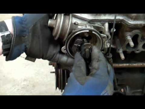 How to Remove and Install a Toyota 20R 22R 22RE Distributor