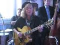 featuring :
little victor : guitar
thibaut chopin : uprightbass
javier lobillo : drums