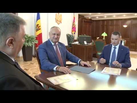 Глава государства встретился с семьями молдавских пилотов, освобожденных из афганского плена