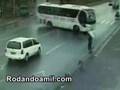 el autobus trompero i el ciclista tonto