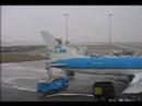Impressie de-icing op Schiphol (spuiter view)