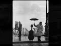 Erik Satie bajo la lluvia.