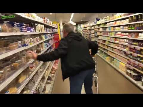 Miał minutę na darmowe zakupy w markecie. Zobaczcie co odstawił ten gość