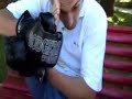Se gratter la t�te avec son pied