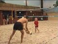 Megan volleyballend met haar papa Megan volleyballend met haar papa