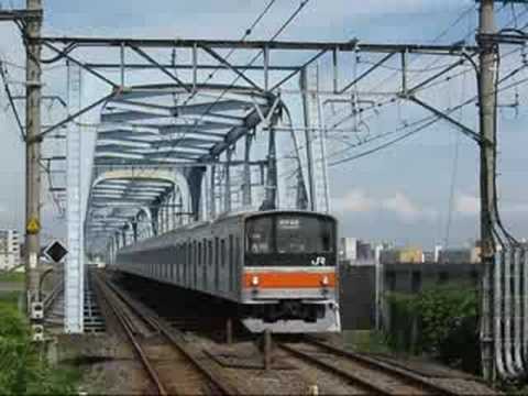 鉄橋を渡って駅に到着！