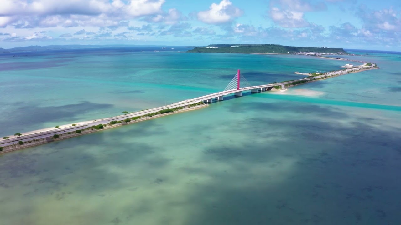 うるま市ガイドマップ「うるまいろ」 海中道路（15）勝連半島側から橋を望むの画像