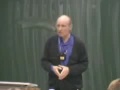 Dr. Eugen Drewermann, Christlicher Theologe, PaderbornWie hältst Du's mit den Tieren oder: von der Notwendigkeit einer neuen Ethik (Teil 5 von 9)19. Oktober 2006, Ruprecht-Karls-Universität HeidelbergEine Hauptsache der fortschreitenden Naturzerstörung ergibt sich aus der Anthropozentrik des christlichen Weltbildes, wonach die gesamte Welt auf den Menschen hin geschaffen wurde. Die Selbstanschauung der menschlichen Spezies auf dem Planeten Erde erscheint geradezu als die Vollendung eines göttlichen Auftrags, und selbst der Begriff Verantwortung meint mit Bezug auf den Menschen allein die Verteidigung des menschlichen Art-Egoismus gegen alle anderen Lebensformen: Da erkranken in  Britannien - durch menschliche Fehlernährung - Rinder an BSE, und es müssen zum Schutz der Menschen 4 Millionen von ihnen getötet und verbrannt werden; da erkranken Vögel an einem Virus, das auch Menschen befallen kann, und es werden 100 Millionen von ihnen vergast. Was wir derzeit anrichten, ist eine Querschnittslähmung durch den Motor der Evolution. Dabei wissen wir seit 1859, als Darwin die 