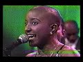 Con Un Canto en el Pecho - Bamboleo (Haila)