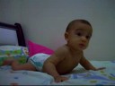 Jos� Victor come�ando a engatinhar!!