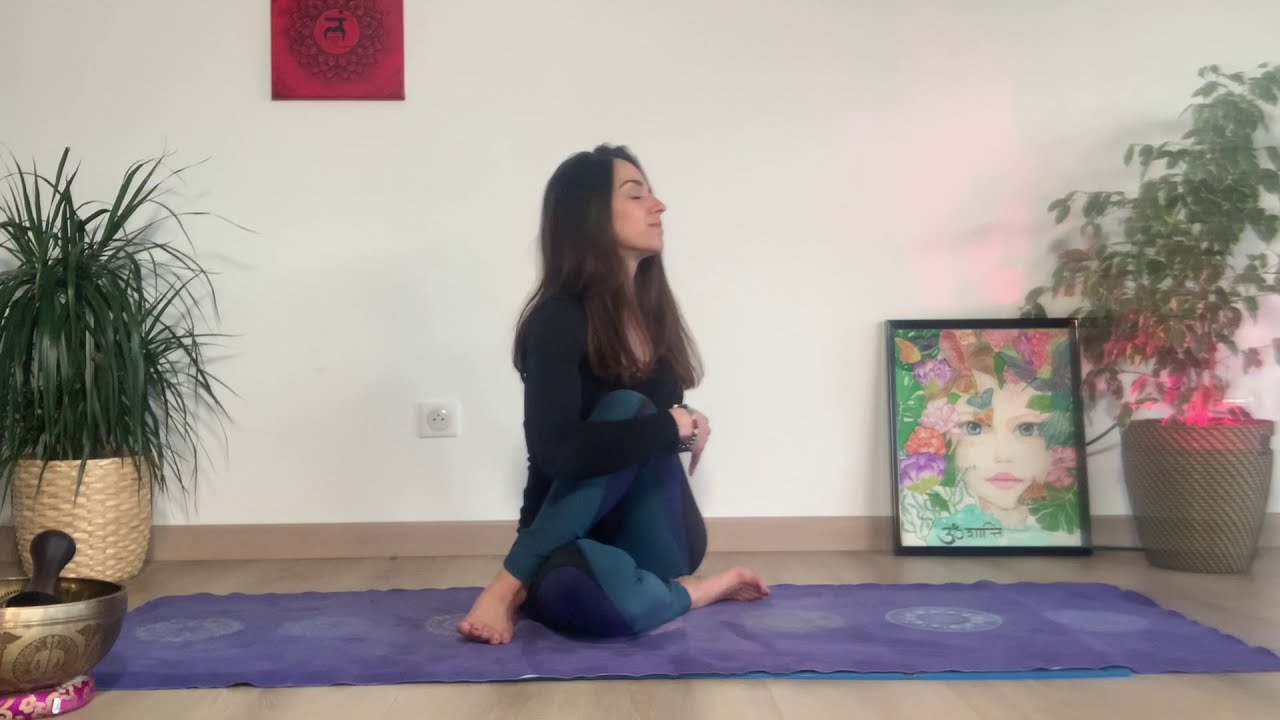 Torsion Assise: 1 minute de yoga par jour