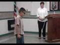 niño invidente cantando