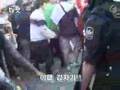 방패로 찍고...전경 曰 내가 네들때문에 잠도 못자고 (욕욕욕)