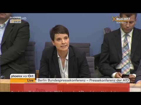 Pressekonferenz der AfD nach der Bundestagswahl 2017 / Ansage von Frau Petry