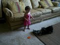 Bella brincando com o Lui