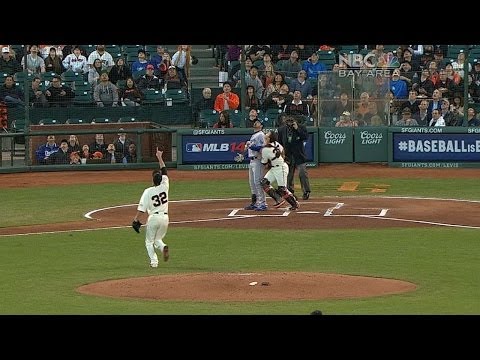 Video: LAD@SF: Posey makes the catch despite interference