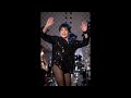 HaHa Liza Minnelli - Single Ladies (Put a Ring On It) http://www.youtube.com/watch?v=uLCRisDDjxI